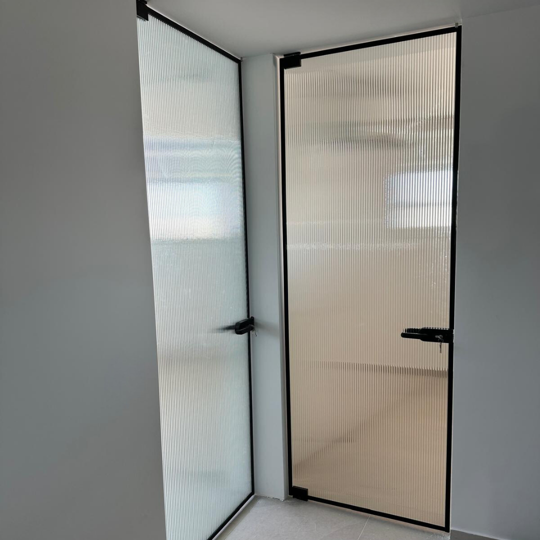 דלתות זכוכית לחנויות