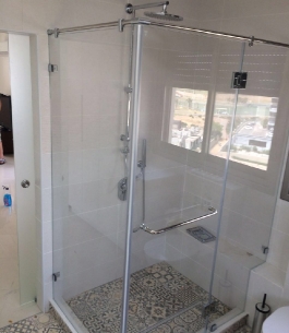 מקלחון פינתי