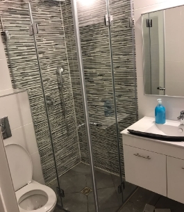 מקלחון פינתי