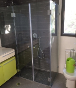 מקלחון פינתי