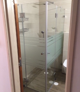 מקלחון פינתי