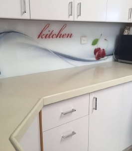 חיפוי זכוכית למטבח בשילוב הדפסה 