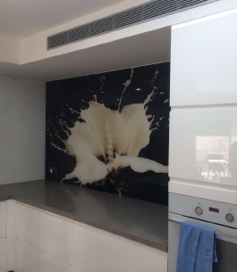 חיפוי זכוכית למטבח